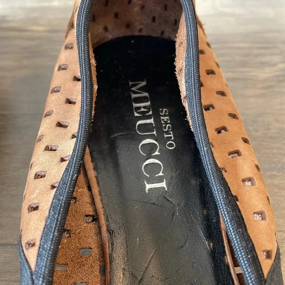 Sesto Meucci brown and black leather flats with elastic straps size 8.5-9